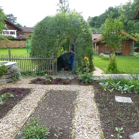 Suzanne'S B&B & Gardens-2